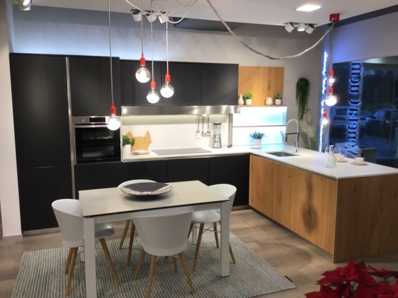VENETA CUCINE - MOD. LOUNGE